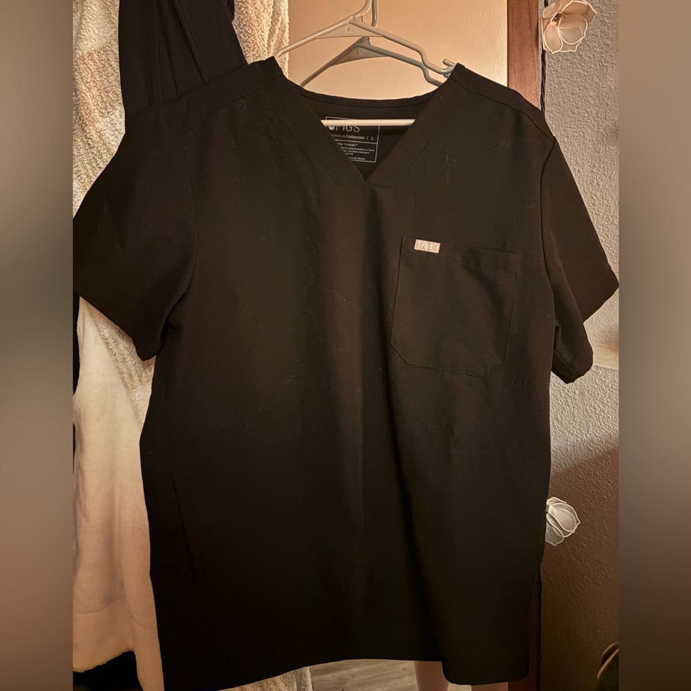 Figs Black single pocket scrub top